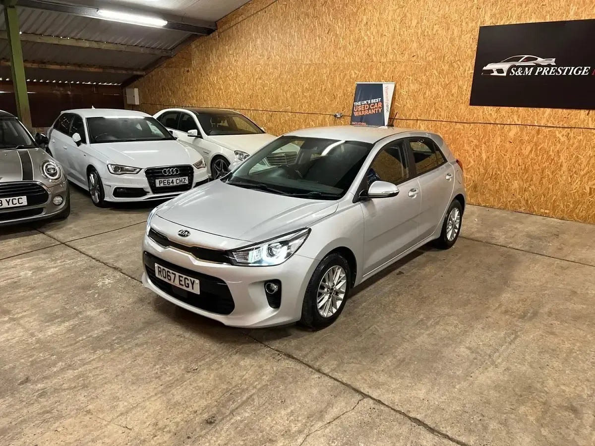 Used Kia Rio 84 HP (61 kW) 2017 Silver Hatchback