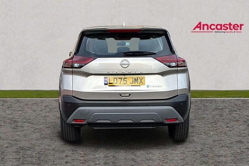 New Nissan X-Trail Acenta Premium 213 HP (156 kW) 2025 Silver SUV