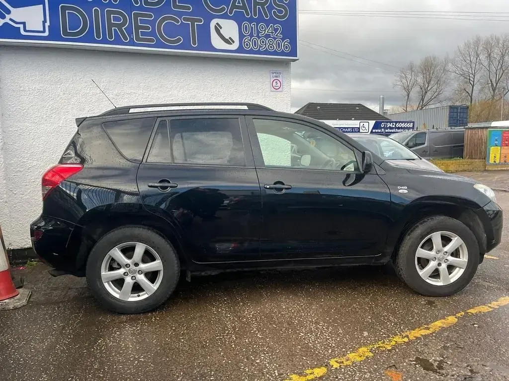 Usado Toyota RAV4 134 CV (98 kW) 2008 Negro SUV