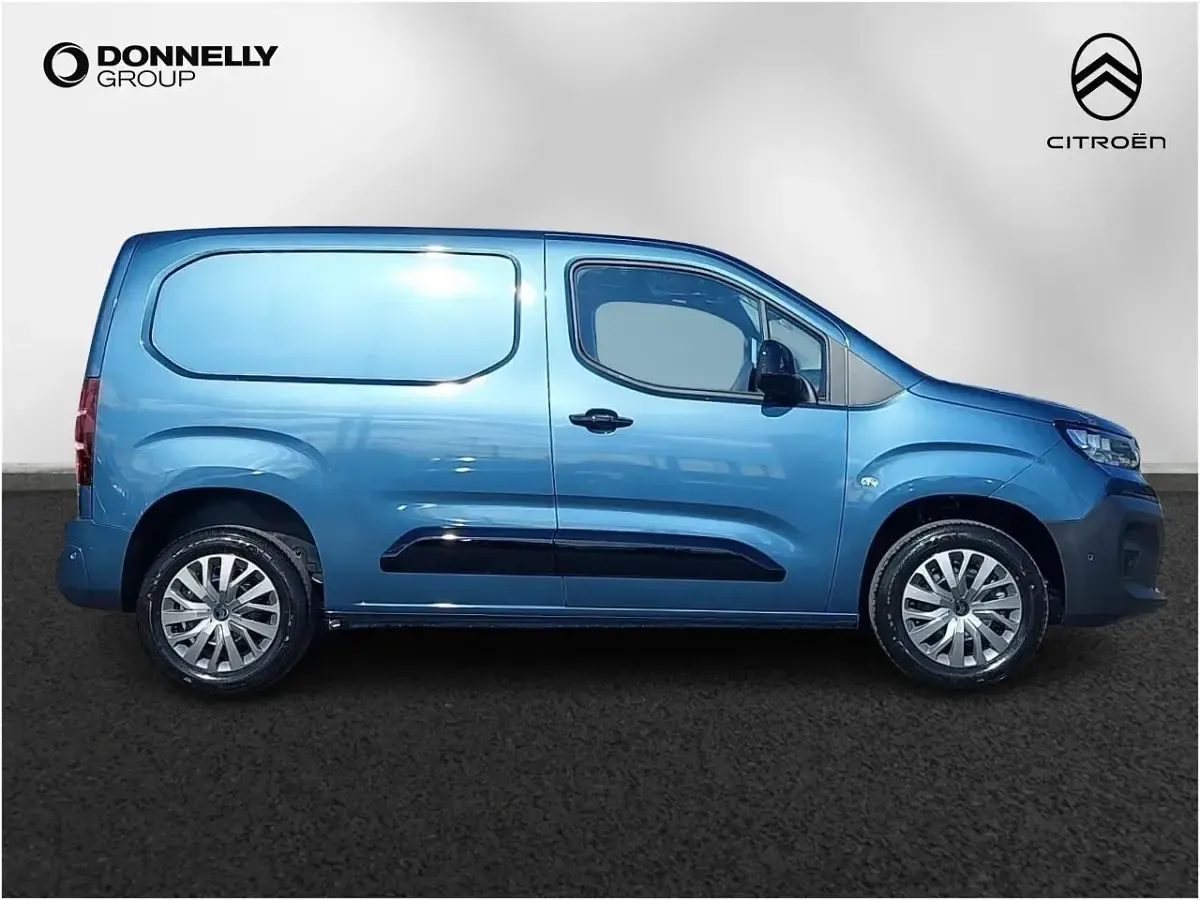 New Citroën Berlingo 129 HP (94 kW) 2026 Blue MPV