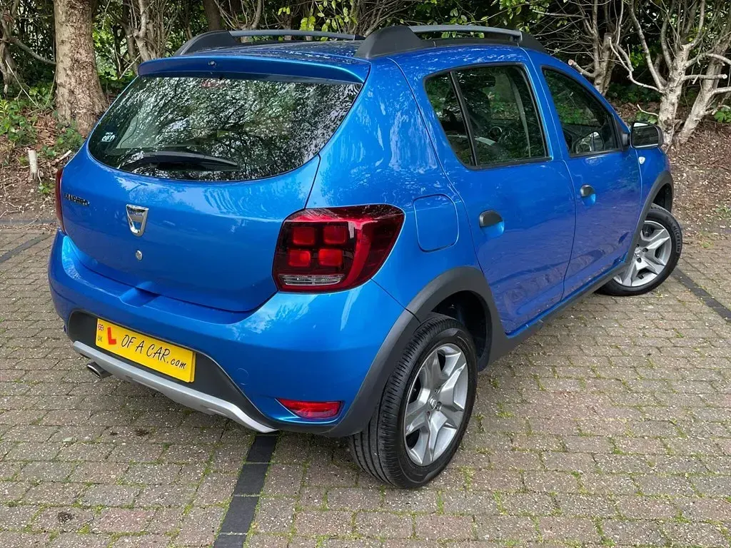 Begagnad Dacia Sandero Essentiel 90 HK (66 kW) 2020 Blå Halvkombi