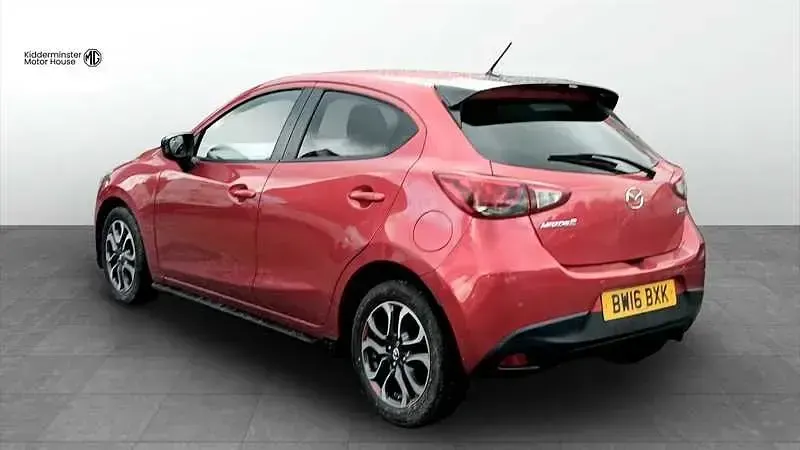 Używany Mazda 2 Inclusive 90 KM (66 kW) 2016 Czerwony Hatchback