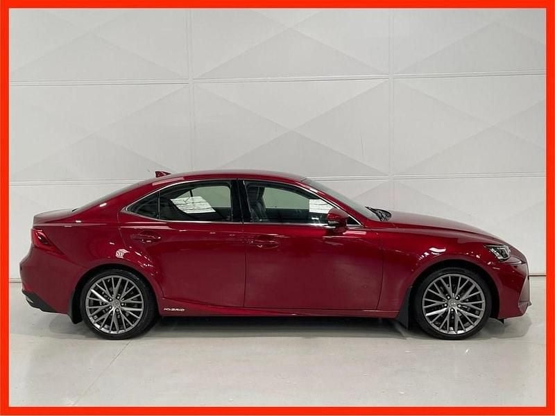 Used Lexus IS300h 223 HP (164 kW) 2018 Red Sedan