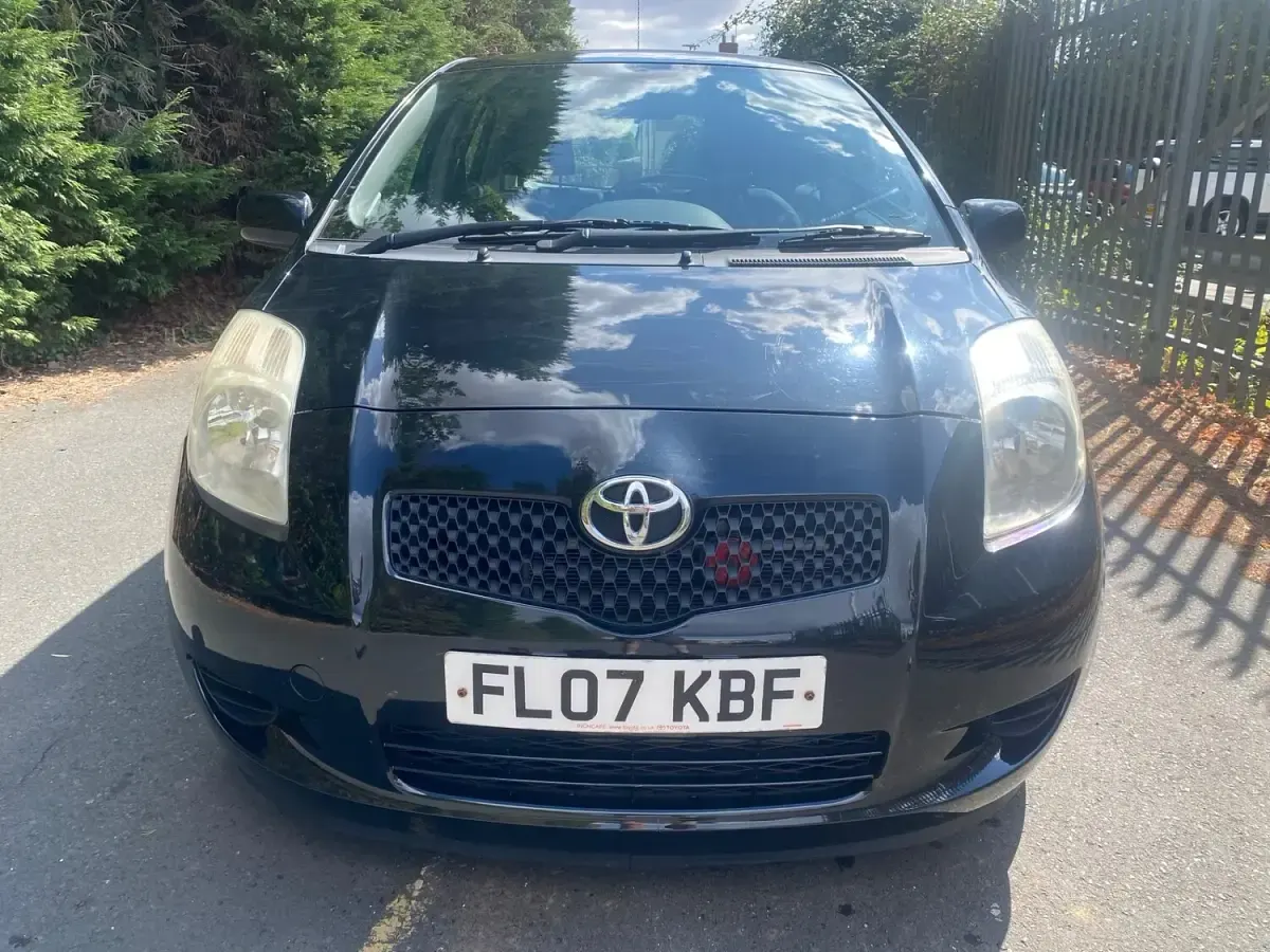 Used Toyota Yaris 85 HP (62 kW) 2007 Black Hatchback