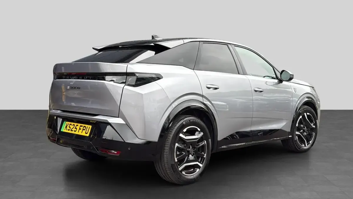 Used Peugeot e-3008 GT 152 kW (207 HP) 2025 Grey SUV