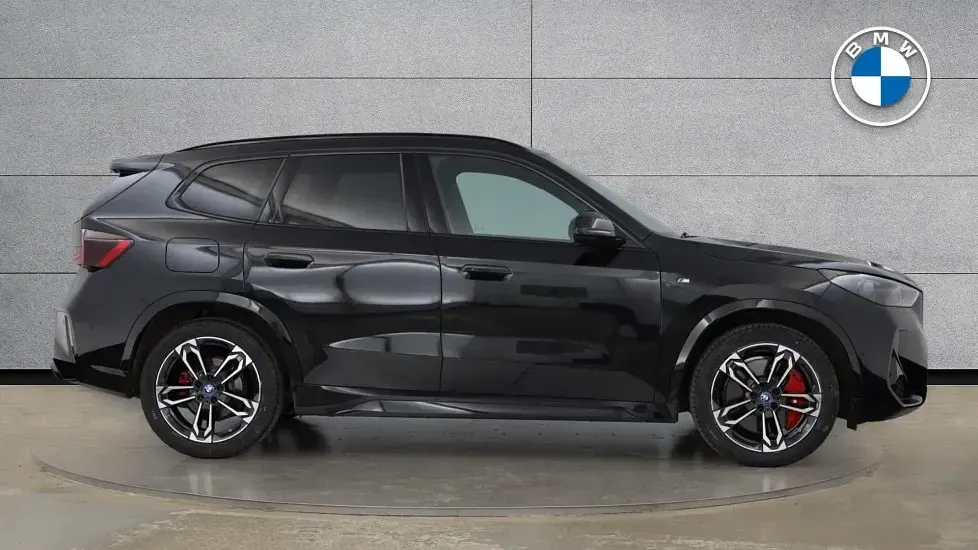 Usado BMW iX1 M Sport 147 kW (201 HP) 2025 Preto SUV