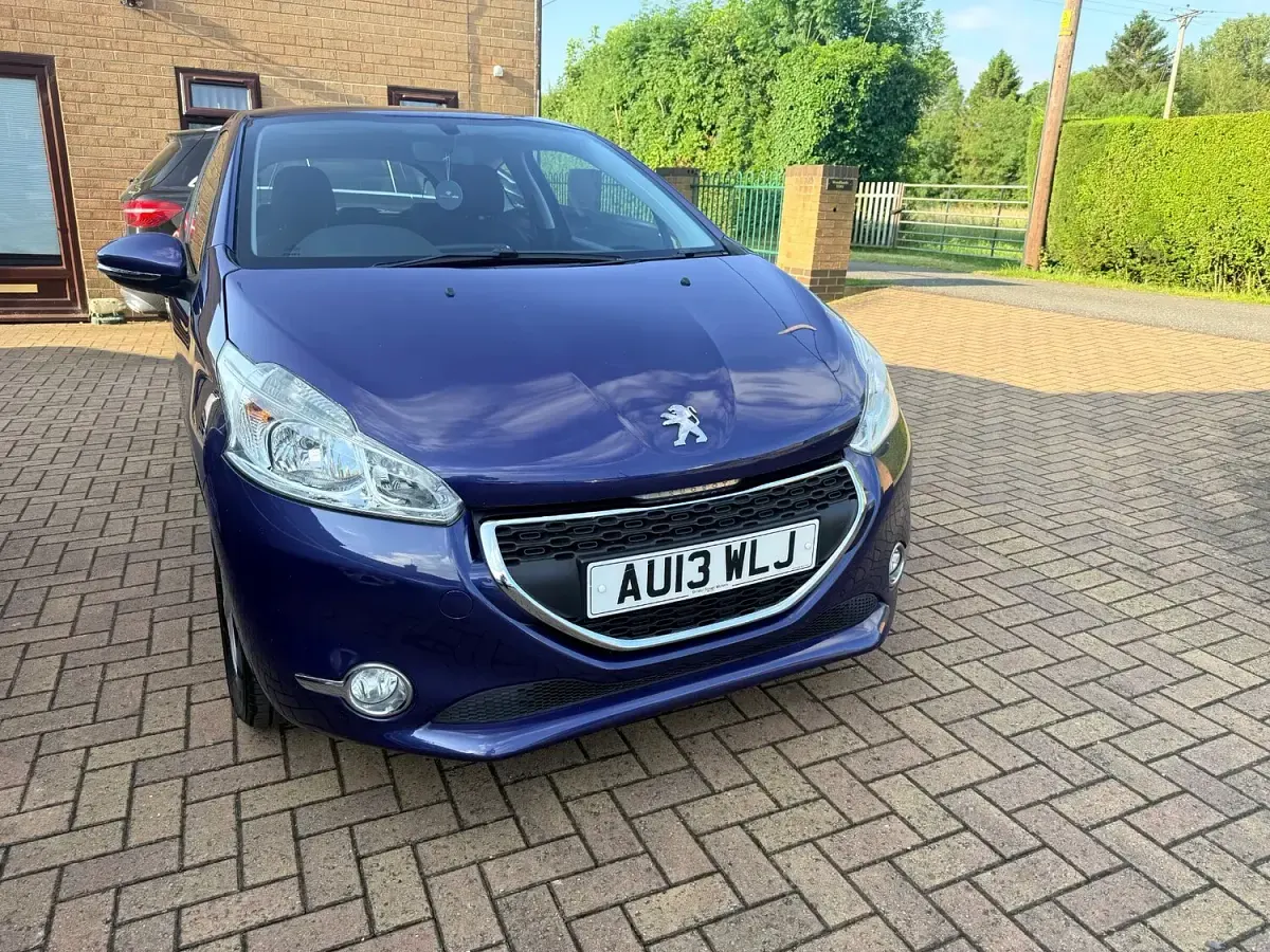 Used Peugeot 208 Active 82 HP (60 kW) 2013 Blue Hatchback
