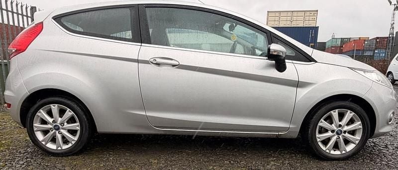 Used Ford Fiesta Zetec 81 HP (59 kW) 2010 Silver Hatchback