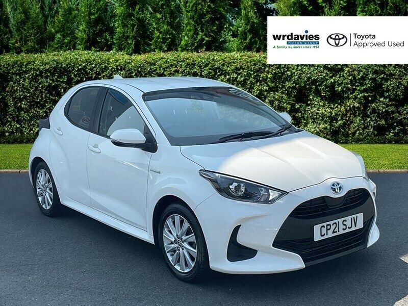 White Used 2021 Toyota Yaris Hybrid Hatchback | £13,995 (Good price) - Image 1/4