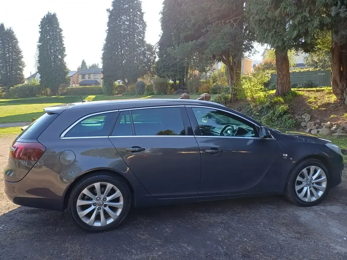 Used Vauxhall Insignia Elite 163 HP (119 kW) 2015 Grey Estate