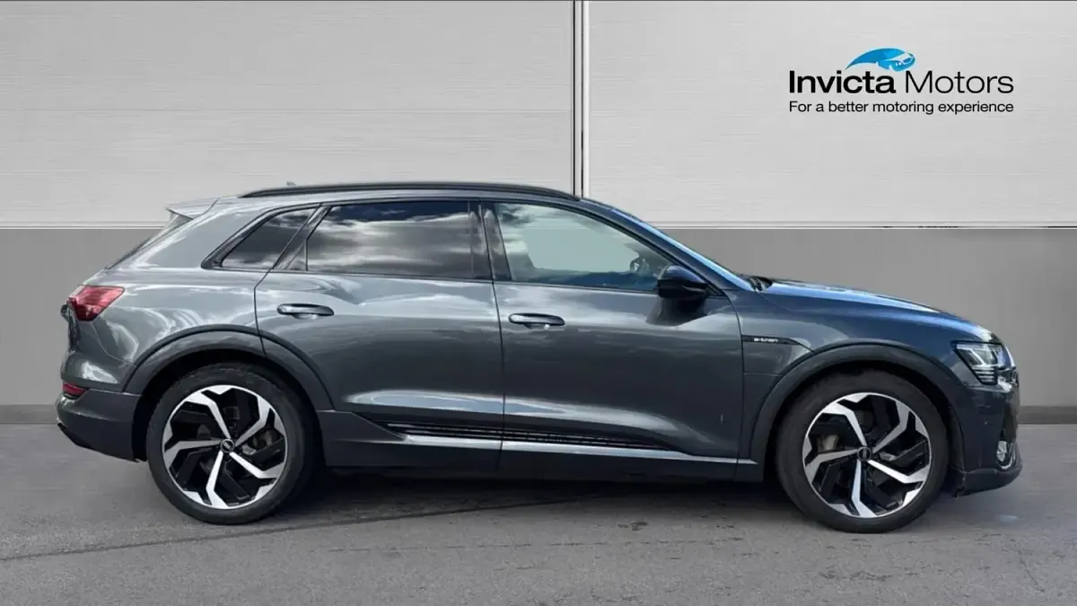 Second-hand Audi e-tron Black Edition 300 kW (408 CP) 2021 Gri SUV