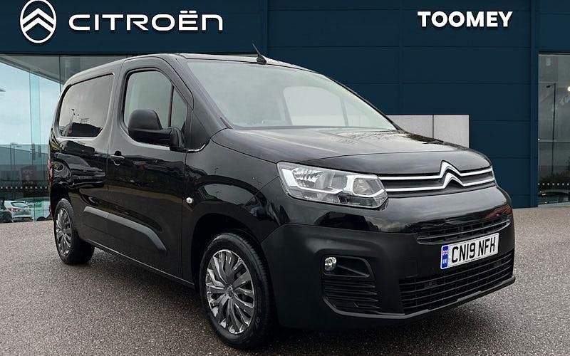 Used Citroën Berlingo Start 99 HP (72 kW) 2019 Black MPV