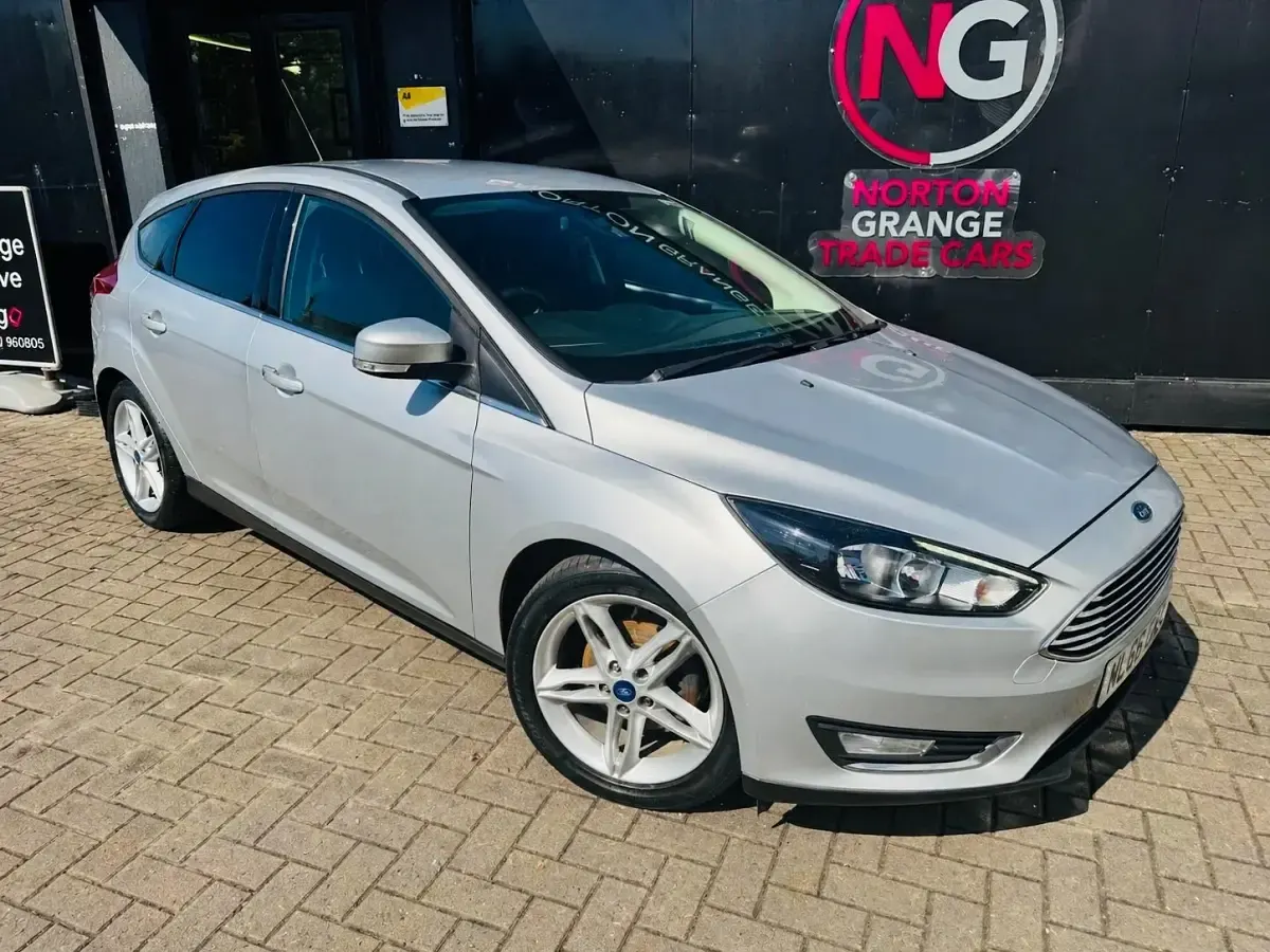 Begagnad Ford Focus Titanium 120 HK (88 kW) 2016 Silver Halvkombi