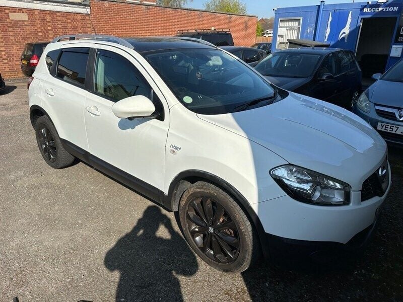 White Used 2012 Nissan Qashqai N-TEC SUV | £2,285 (Fair price) - Image 1/4