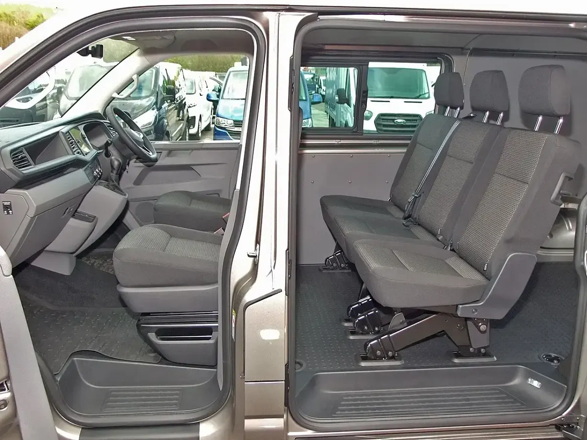 Używany VW Transporter Highline 199 KM (146 kW) 2021 Beżowy Van
