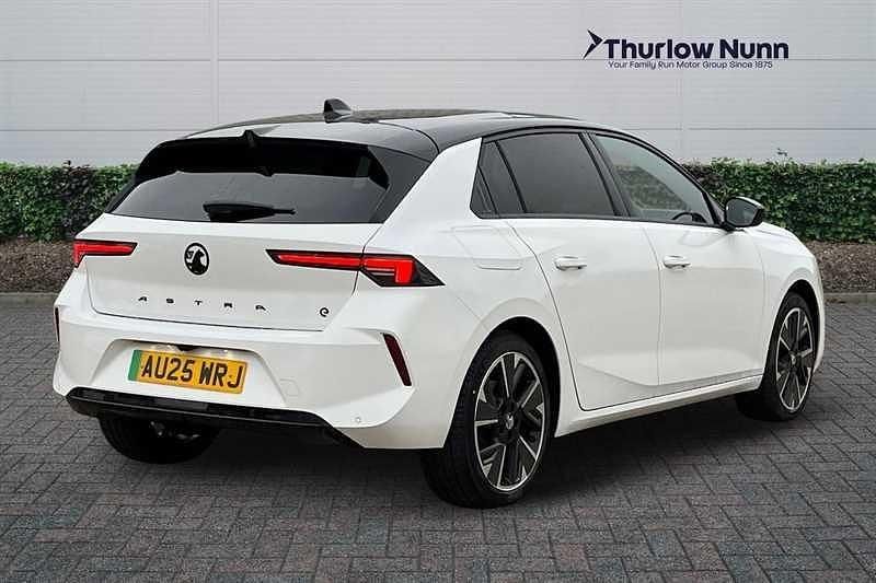 Used Vauxhall Astra Ultimate 114 kW (156 HP) 2025 White Hatchback