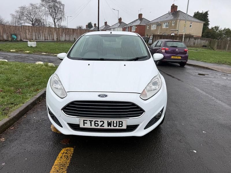 Used Ford Fiesta Zetec 82 HP (60 kW) 2012 White Hatchback