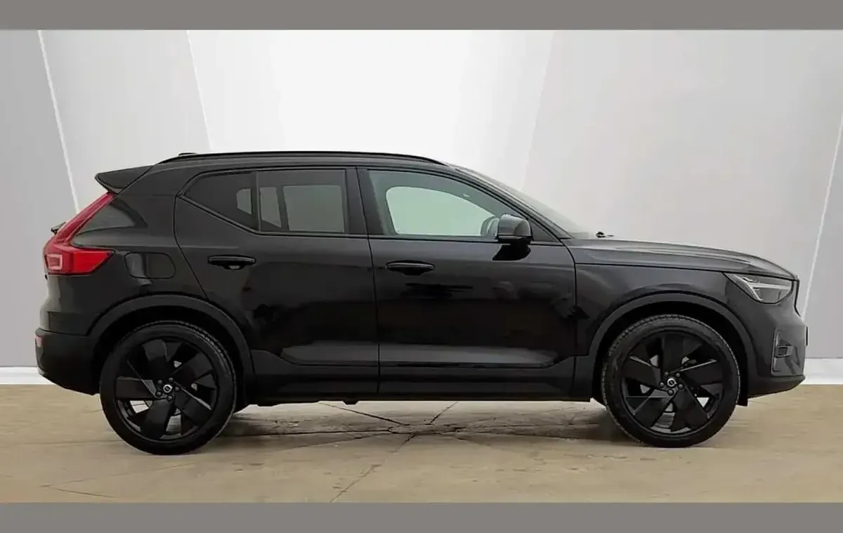 Used Volvo XC40 Ultra 194 HP (142 kW) 2025 Black SUV