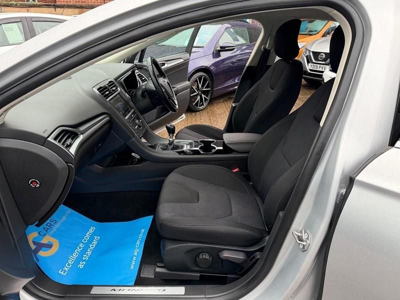 Used Ford Mondeo Titanium 150 HP (110 kW) 2015 Silver Hatchback