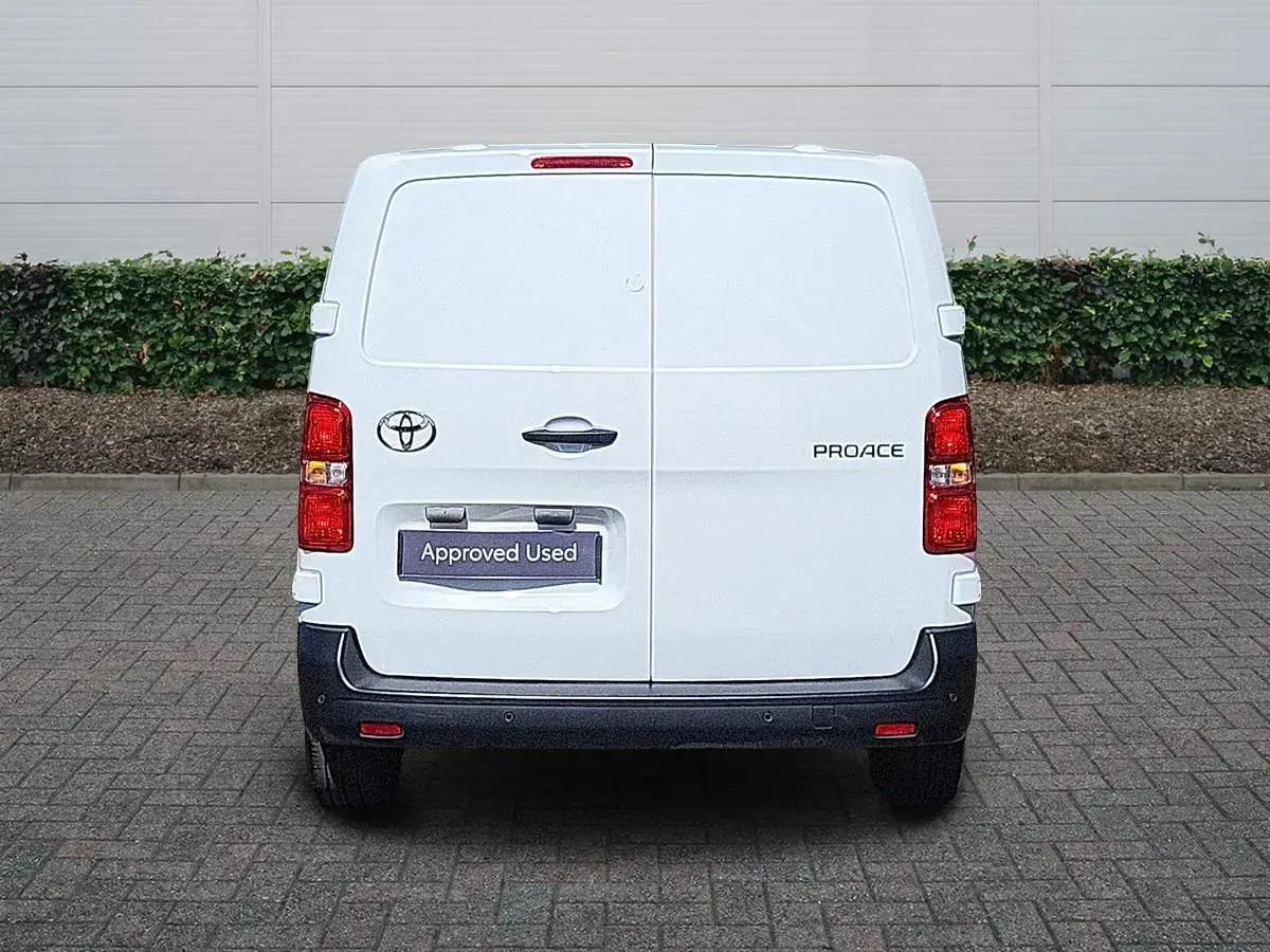 Used Toyota Proace 120 HP (88 kW) 2025 White MPV