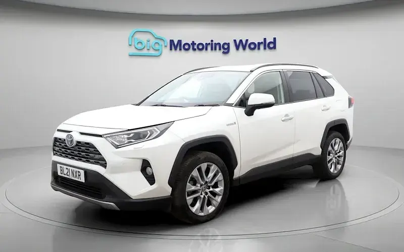 Second-hand Toyota RAV4 218 CP (160 kW) 2025 SUV
