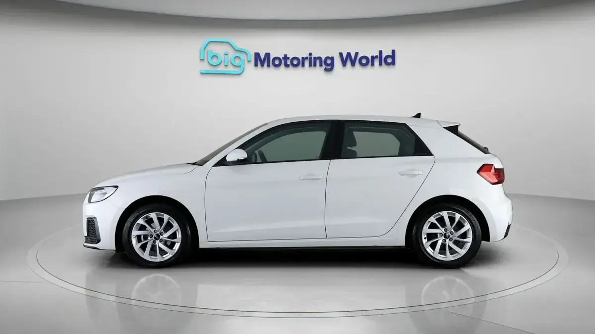 Used Audi A1 Sportback Sport 95 HP (69 kW) 2022 White Hatchback