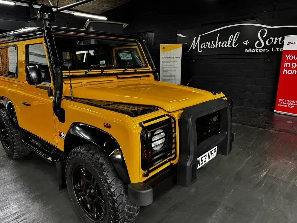 Used Land Rover Defender 120 HP (88 kW) 2003 Yellow Estate