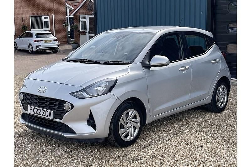 Used Hyundai i10 SE 67 HP (49 kW) 2022 Silver Hatchback