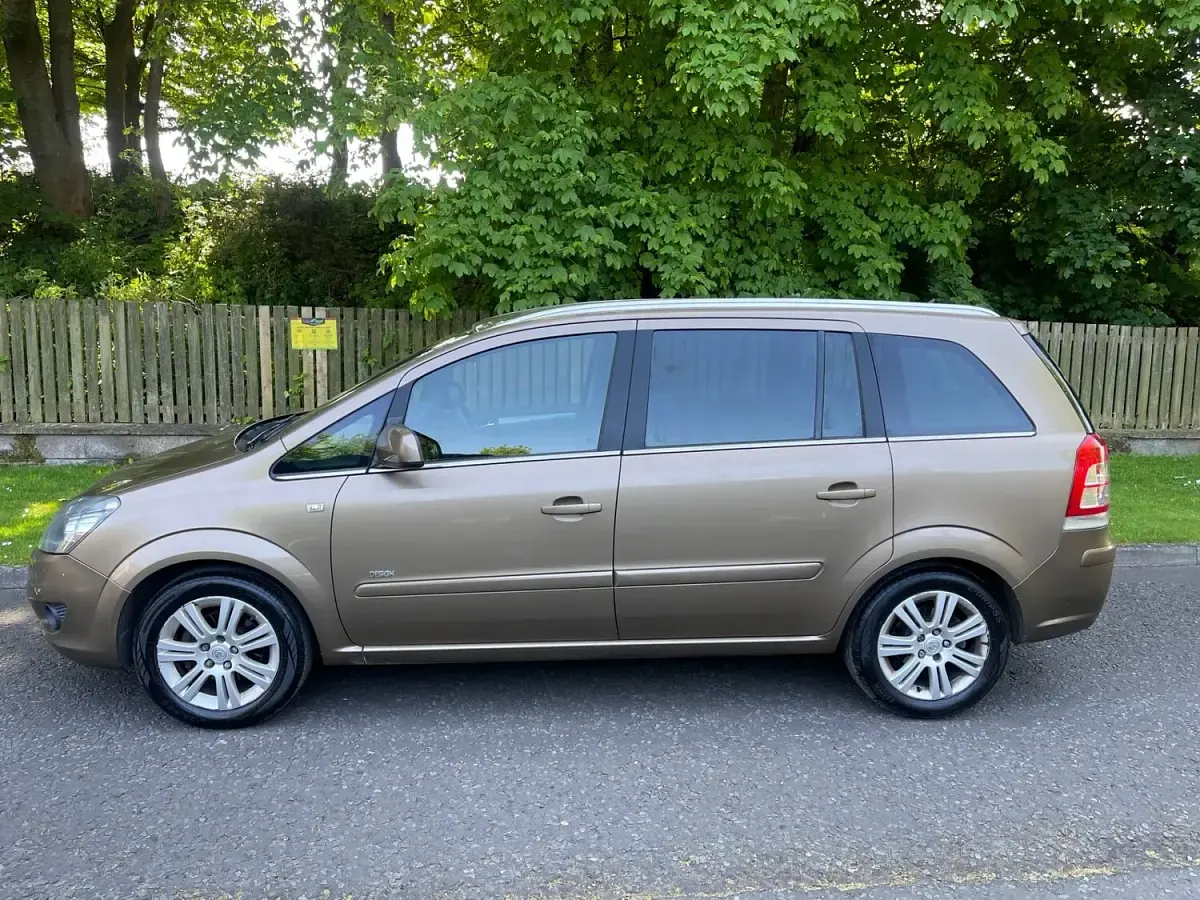 Used Vauxhall Zafira Design Edition 115 HP (84 kW) 2012 Bronze MPV