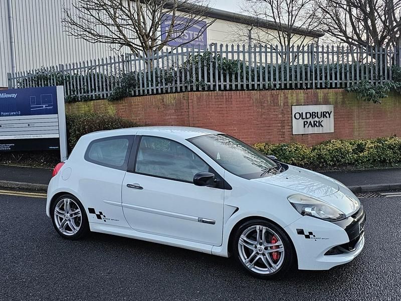 Used Renault Clio II 200 HP (147 kW) 2010 White Hatchback