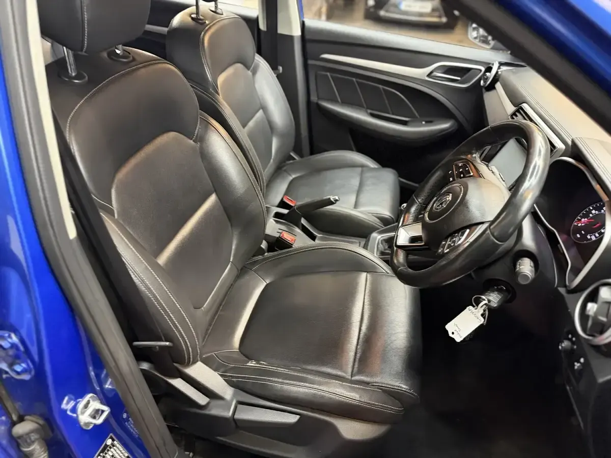 Used MG ZS Exclusive 106 HP (77 kW) 2018 Blue Hatchback