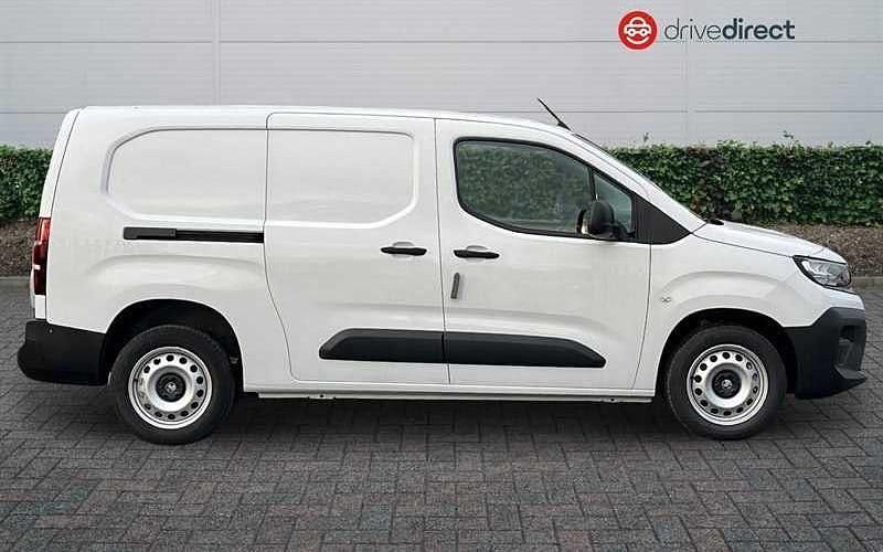 New Vauxhall Combo S 102 HP (75 kW) 2025 Solid  icy white Van
