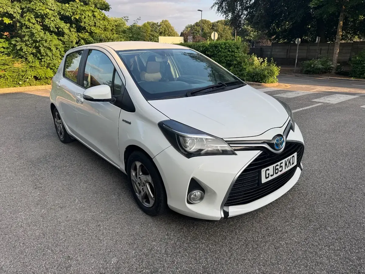 Used Toyota Yaris 2015 White Hatchback