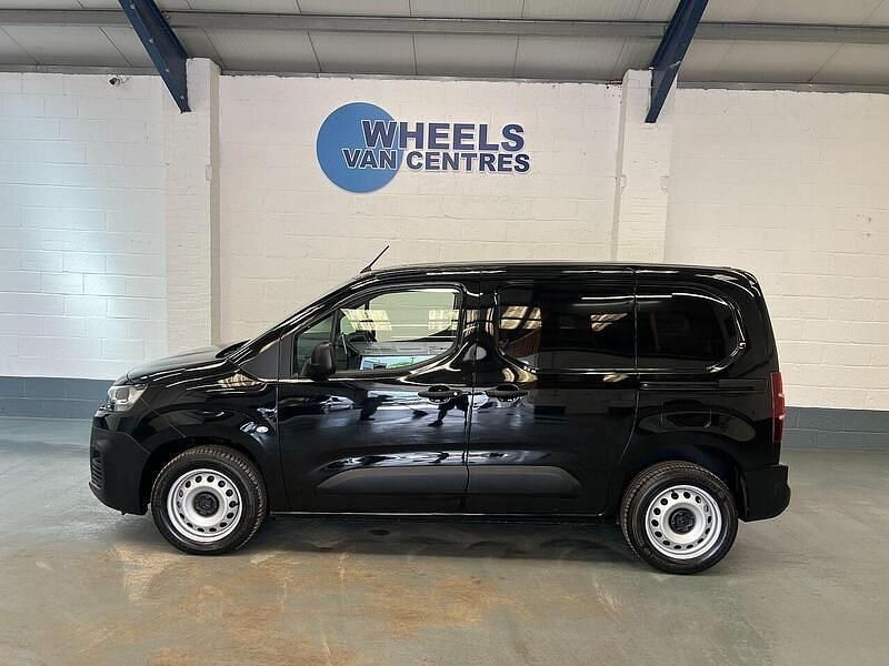 Used Citroën Berlingo 100 HP (73 kW) 2023 Black MPV
