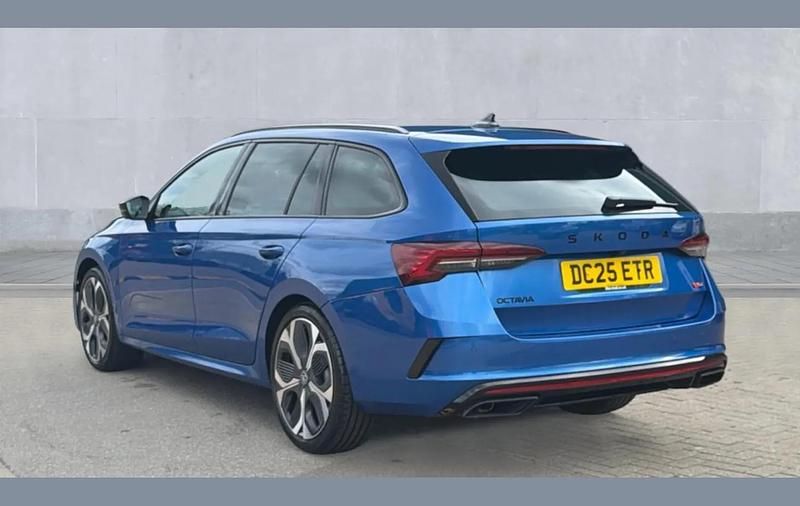 Used Skoda Octavia vRS 265 HP (194 kW) 2025 Blue Estate