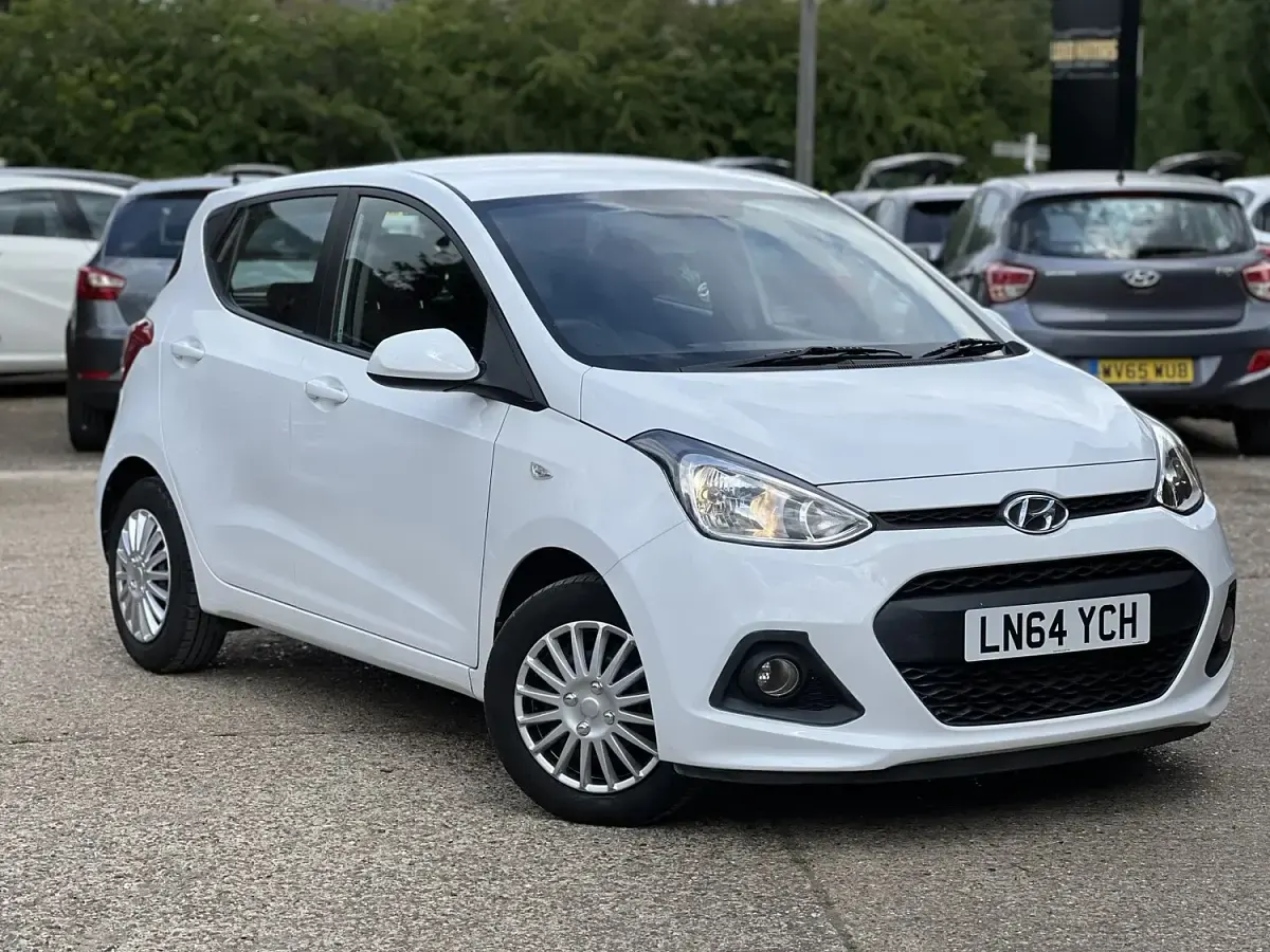 Used Hyundai i10 SE 87 HP (63 kW) 2014 White Hatchback