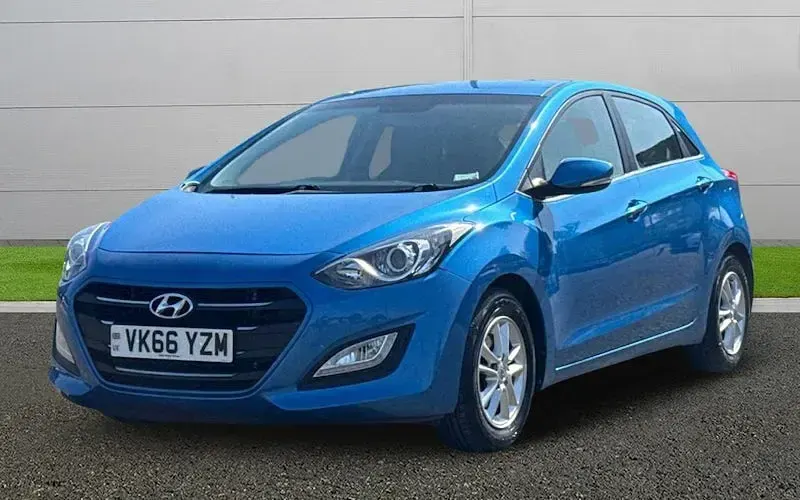 Begagnad Hyundai i30 SE 110 HK (80 kW) 2016 Blå Halvkombi