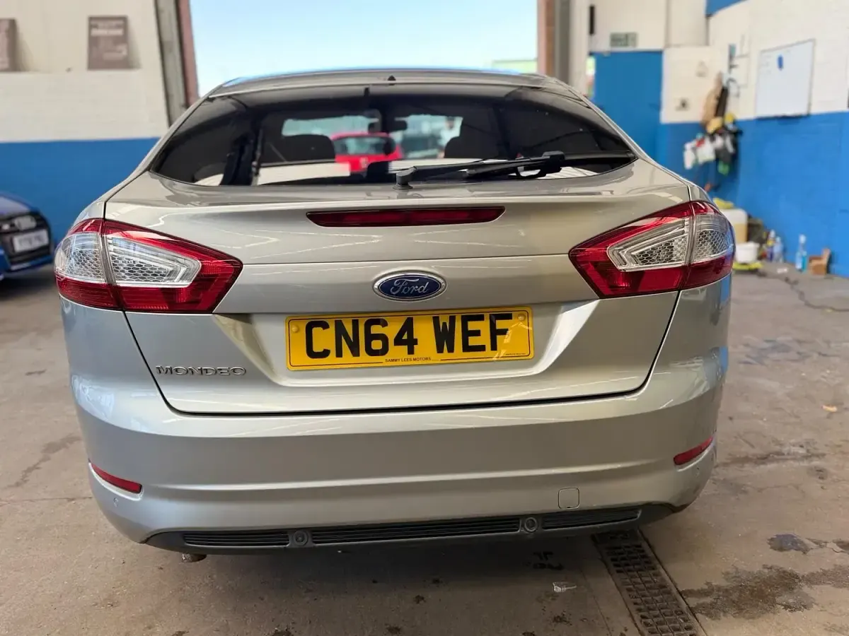 Used Ford Mondeo Business Edition 140 HP (102 kW) 2014 Silver Hatchback