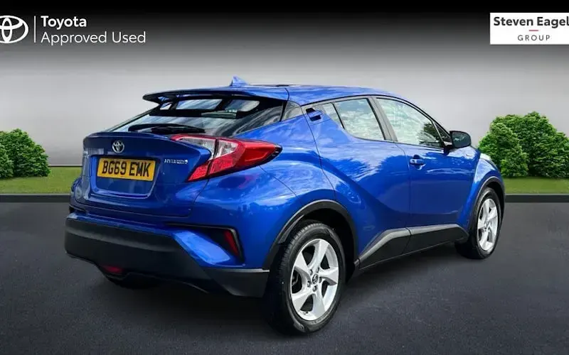 Used Toyota C-HR 122 HP (89 kW) 2019 Blue SUV
