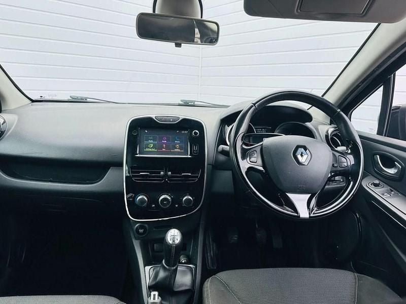 Used Renault Clio IV Dynamique 90 HP (66 kW) 2016 Black Hatchback