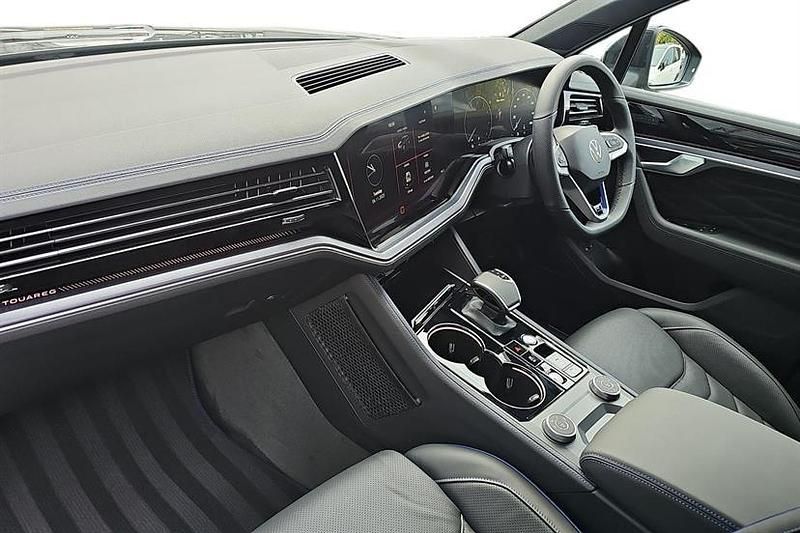 New VW Touareg R 462 HP (339 kW) 2025 Grenadilla black SUV