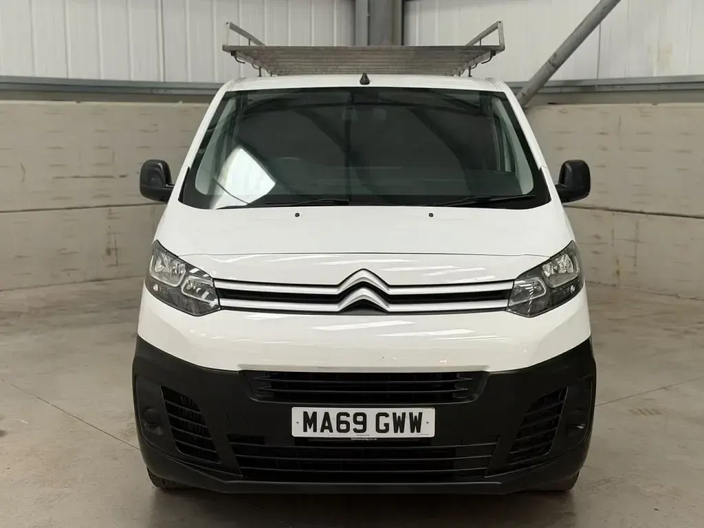 Used Citroën Dispatch 120 HP (88 kW) 2019 White MPV
