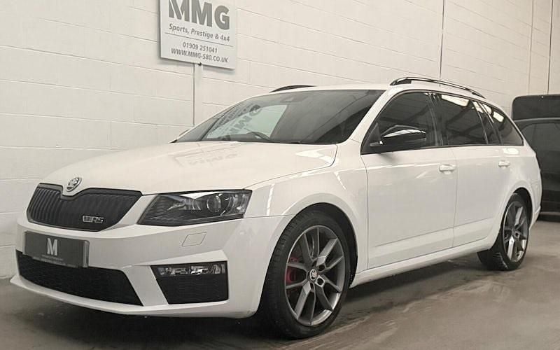 Used Skoda Octavia vRS 184 HP (135 kW) 2016 White Hatchback