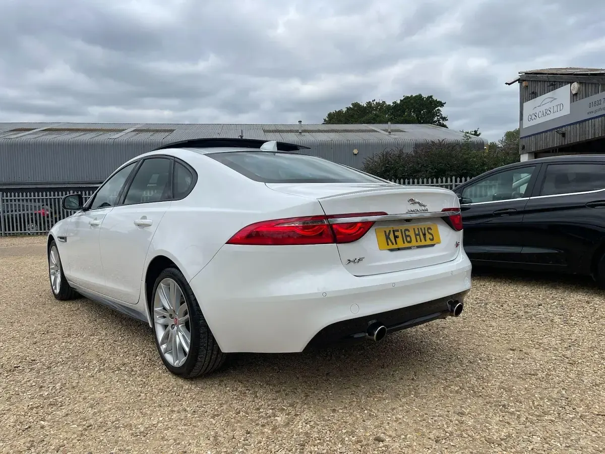Used Jaguar XF S 300 HP (220 kW) 2016 White Sedan