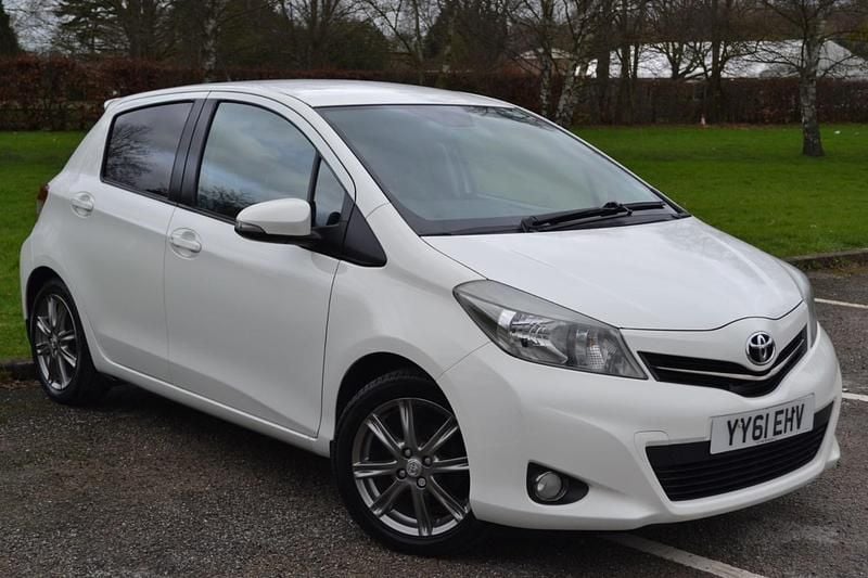 Used Toyota Yaris SR 2011 White Hatchback
