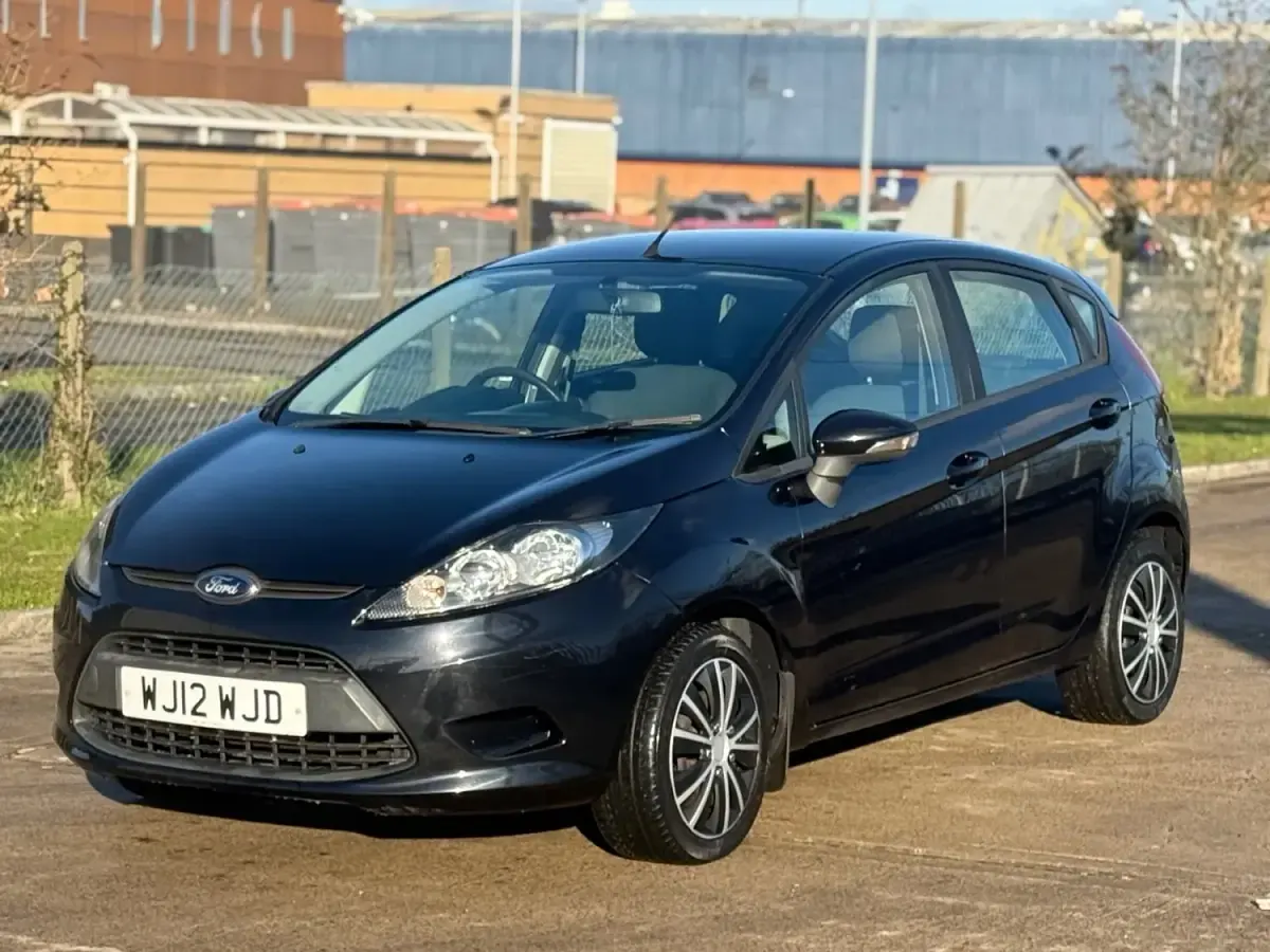Begagnad Ford Fiesta 82 HK (60 kW) 2012 Svart Halvkombi