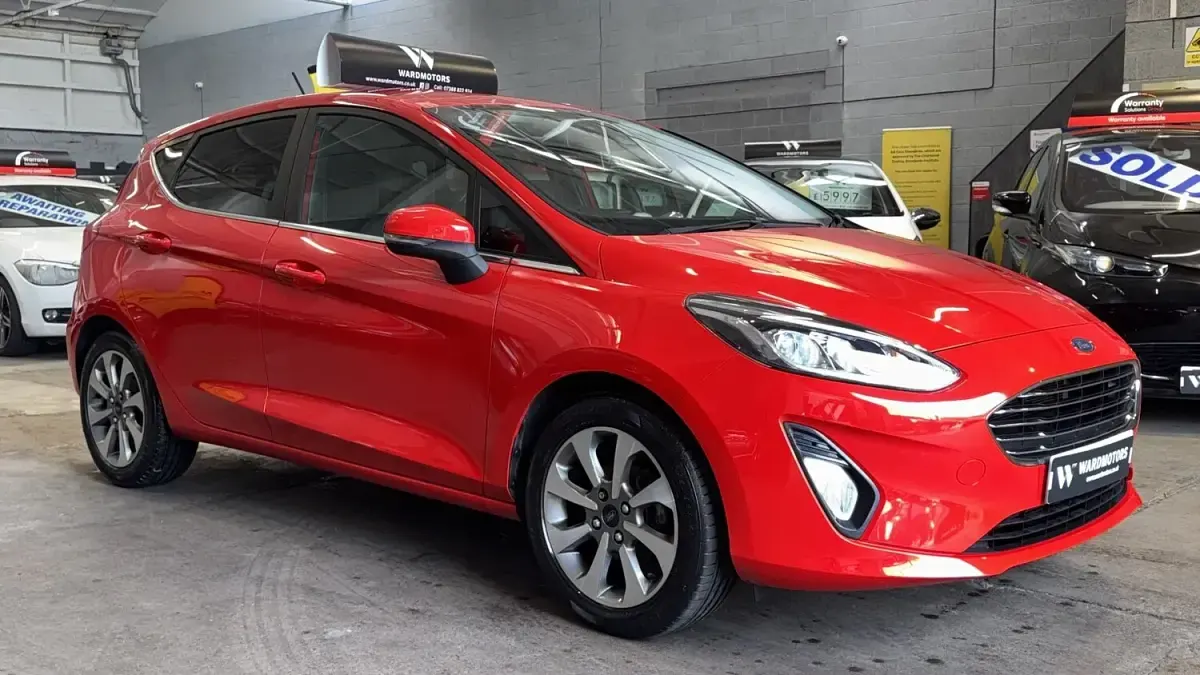 Used Ford Fiesta Zetec 70 HP (51 kW) 2017 Red Hatchback