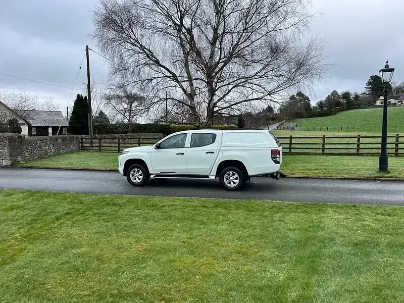 Begagnad Mitsubishi L200 150 HK (110 kW) 2020 Vit Pickup