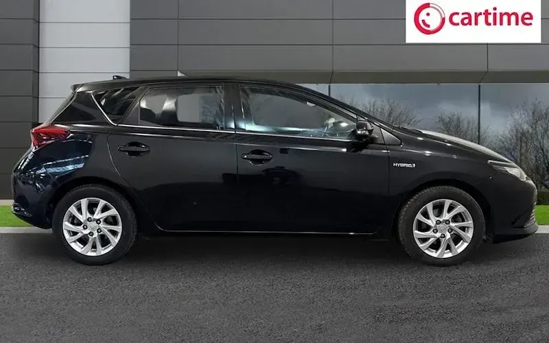 Used Toyota Auris Hybrid 136 HP (100 kW) 2018 Black Hatchback