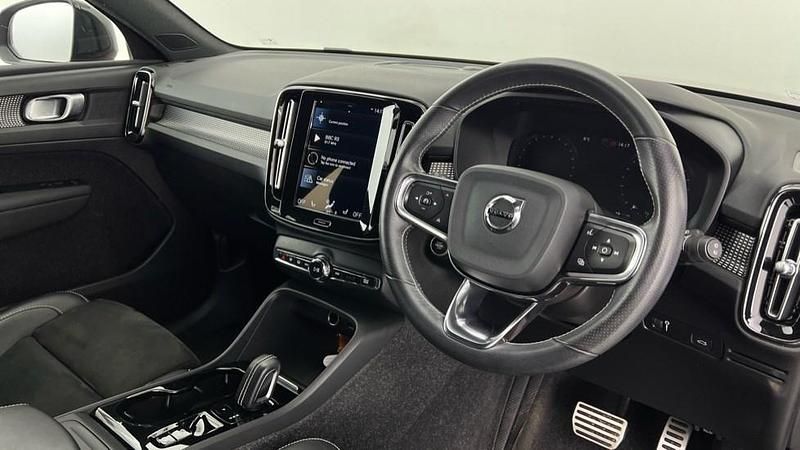 Used Volvo XC40 R-Design Pro 161 HP (118 kW) 2021 Red SUV